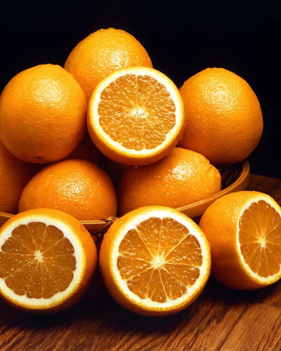 Oranges halved to show the juice-heavy segments